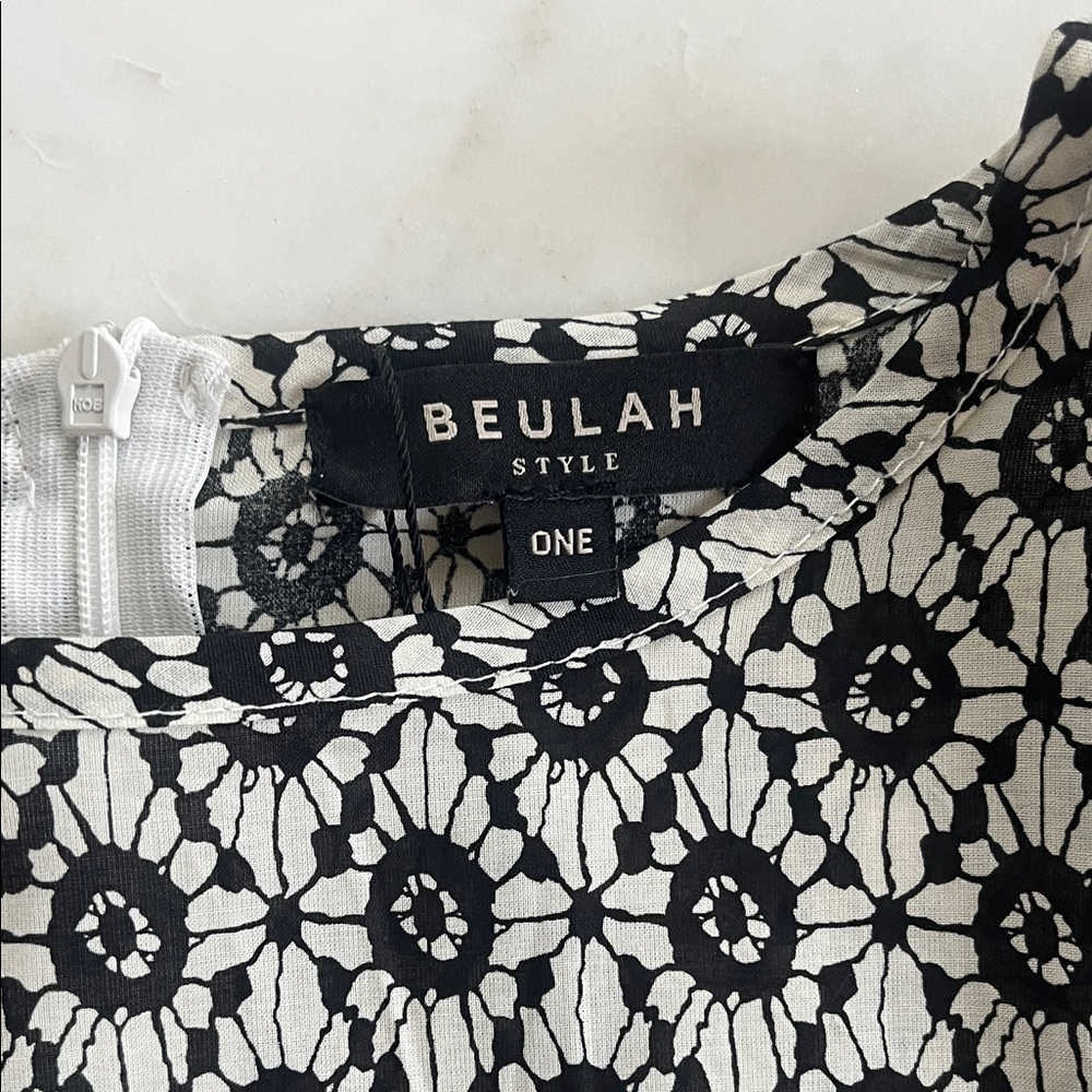 Beulah Top Size ONE Black White Long Puff Sleeve Lace-Like Pattern - Picture 2 of 13